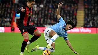 Manchester City thua toàn diện