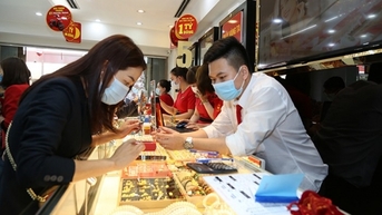 Vàng thế giới "quay đầu" giảm