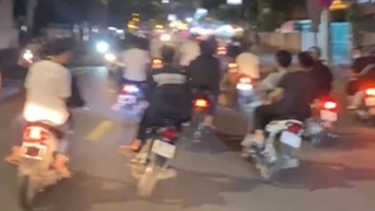 Tạm giữ nhóm ‘quái xế’ biểu diễn trên phố rồi đăng lên mạng thách thức