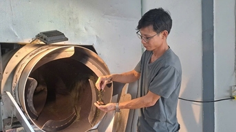 Anh nông dân Thái Nguyên dùng công nghệ gì để sao chè, giảm nhân công, tăng công suất gấp 6 lần?