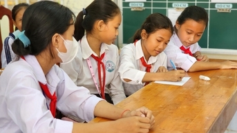 Hỗ trợ gần 2.000 trẻ có hoàn cảnh khó khăn tiếp tục con đường học tập