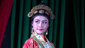 Đưa Việt phục vào phim ảnh bởi tự ái dân tộc
