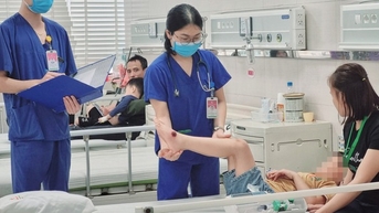 Bé nhỏ tuổi bị nhồi máu não, cha mẹ cần chú ý biểu hiện