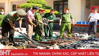 ប៉ូលីស Huong Son បានបំផ្លាញអាវុធ និងគ្រឿងផ្ទុះយ៉ាងច្រើន។