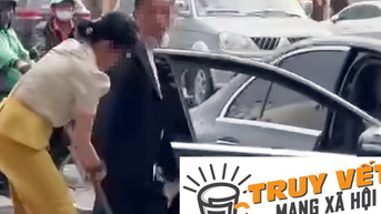 Đi xe Mercedes, bẻ hoa rồi rút kiếm "dọa" nhân viên môi trường