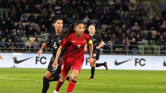 HLV Mai Đức Chung bắt "bệnh" cho tuyển nữ Việt Nam trước thềm World Cup
