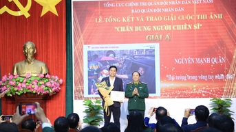 Vinh danh các tác giả tại cuộc thi ảnh Chân dung người chiến sĩ