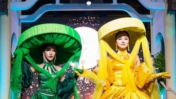 Vũ Thu Phương như 'bà hoàng' trên sàn catwalk