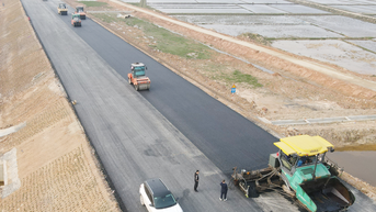 Nhộn nhịp công trường cao tốc qua Hà Tĩnh những ngày đầu năm