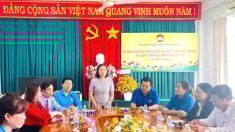 Thăm chúc mừng Uỷ ban MTTQ Việt Nam tỉnh nhân Ngày truyền thống MTTQ Việt Nam