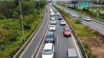 Trở lại sau nghỉ Tết Dương lịch, ô tô xếp hàng dài 2km ở cửa ngõ vào TP.HCM
