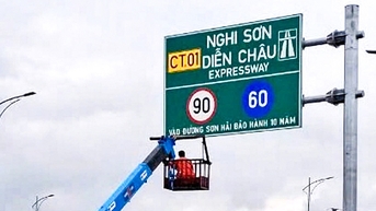 Yêu cầu không gắn nội dung không liên quan vào biển báo giao thông