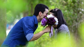 Ngày lễ nào cũng 'không hoa, chẳng quà: 'Của' không có, 'lòng' ở đâu