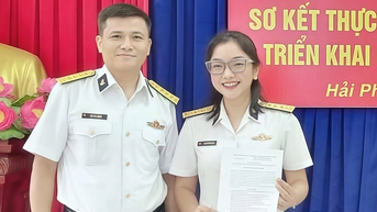 NSƯT Phương Anh thăng quân hàm thượng tá ở tuổi 42