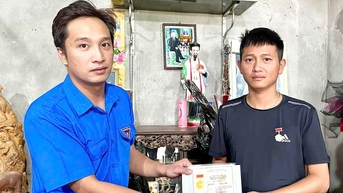 Trao Huy hiệu Tuổi trẻ dũng cảm cho "người hùng" vụ sập cầu Phong Châu