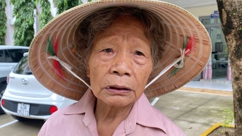 Trường đại học Sư phạm Đà Nẵng 'đặc cách' đưa sinh viên khiếm thị và bà ngoại vào ký túc xá ở