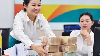 ប្រាក់ចំណេញធ្លាក់ចុះ ធនាគារនៅតែចំណាយច្រើនលើប្រាក់ខែបុគ្គលិក