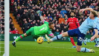 Salah đưa Liverpool lên nhì bảng
