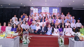 Học trò Quảng Ngãi nhiều thế hệ rưng rưng gặp lại thầy cô xưa