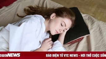 Đeo hoa tai khi ngủ có an toàn?