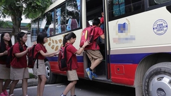 Sẽ hủy hợp đồng với xe chở học sinh không đúng quy định