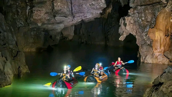 Chinh phục 4.500m động Phong Nha bằng thuyền kayak