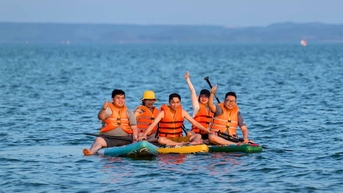 ការធ្វើដំណើរ 9/2: យកឈ្នះ 'ដំបូល' នៃ Dong Nai មើលសត្វនៅពេលយប់