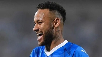 Neymar trở lại sân cỏ sau 371 ngày, Ronaldo có nên lo?
