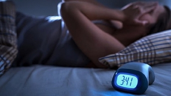 Chuyên gia chỉ mẹo mang vớ lạ đời giúp có giấc ngủ ngon khi trời nóng
