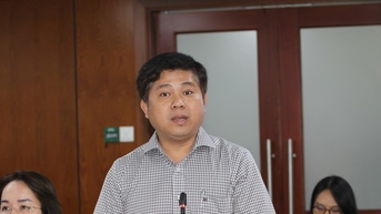 미국 국제학교의 많은 학생들이 중퇴 위기에 처해 있습니다.