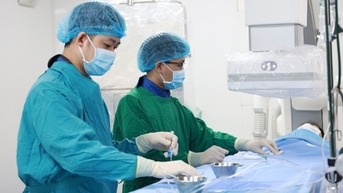 Kịp thời cứu sống du khách Hàn Quốc bị vỡ túi phình mạch máu não