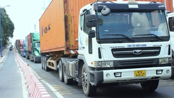 Doanh nghiệp “đỏ mắt” tìm tài xế bằng FC