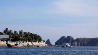 Vịnh Nha Trang ở Khánh Hòa đẹp mê ly, la liệt đảo lớn, đảo nhỏ, sao dân cứ gọi là hòn?