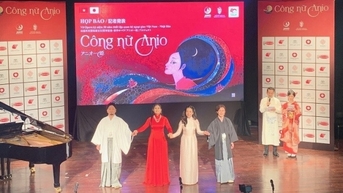 베트남어로 오페라를 부르는 것은 재미있고 즐거운 경험입니다.