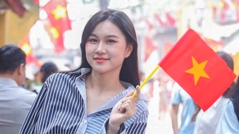 Người dân hòa mình vào không khí kỷ niệm 70 năm ngày Giải phóng Thủ đô