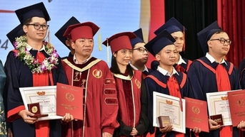 Lần đầu tiên Đại học Bách khoa Hà Nội có hai thủ khoa tốt nghiệp đạt điểm tổng kết tuyệt đối