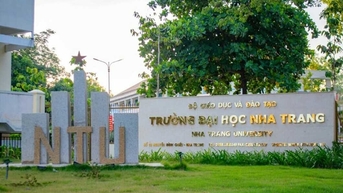 Học phí bất ngờ tăng, sinh viên bức xúc