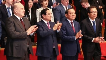 Thủ tướng Phạm Minh Chính và Thủ tướng Nga Mikhail Mishustin dự chương trình biểu diễn nghệ thuật
