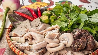 Một phụ nữ bị sốc nhiễm khuẩn, suy hô hấp sau khi ăn lòng heo