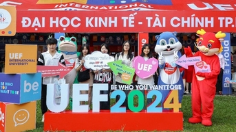 Trường đại học nhận hàng trăm hồ sơ xét học bạ ngay tại ngày hội tuyển sinh