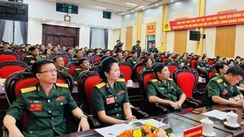 포병대: 모범적인 노조 간부 및 회원들과의 교류