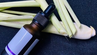 4 tinh dầu giúp giảm triệu chứng bệnh cường giáp
