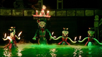 មក Phu Quoc រាល់យប់អ្នកអាចទស្សនាការសម្តែងអាយ៉ងដោយឥតគិតថ្លៃនៅលើសមុទ្រ