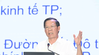 Chủ tịch UBND TPHCM Phan Văn Mãi báo cáo chuyên đề bồi dưỡng cán bộ lãnh đạo, quản lý của thành phố