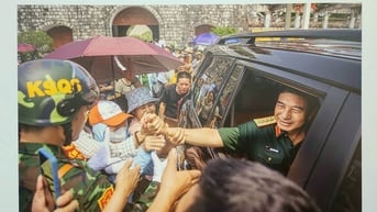 Bộ ảnh tìm kiếm nạn nhân Làng Nủ giành giải ‘Chân dung người lính’