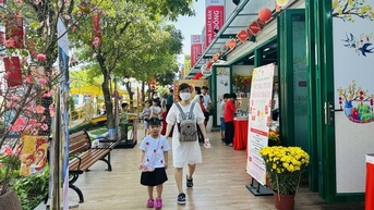 Du xuân bình yên trên đường sách TP Thủ Đức