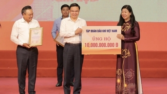 ក្រុមហ៊ុន PetroVietnam បានបរិច្ចាគថវិកាចំនួន 10 ពាន់លានដុងដល់មូលនិធិទីក្រុងហាណូយសម្រាប់ជនក្រីក្រ។