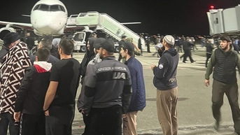 Đám đông mang cờ Palestine xông vào sân bay Nga tìm người Israel