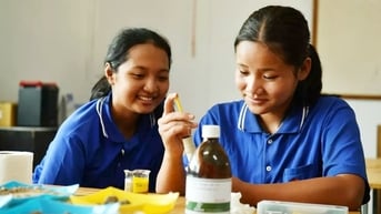 Giúp trẻ nuôi dưỡng tình yêu khoa học qua nghiên cứu thực tế