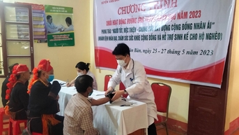 Văn Bàn: Khám bệnh nhân đạo và chăm sóc sức khỏe cộng đồng